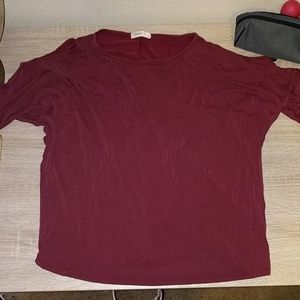 Soft shirt with open shoulders